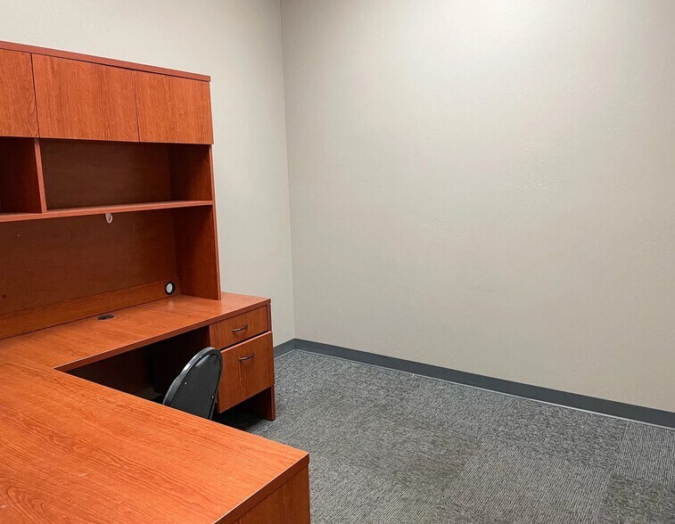 More Photos Of 12455 N 92nd Dr, Peoria Warehouse For Lease