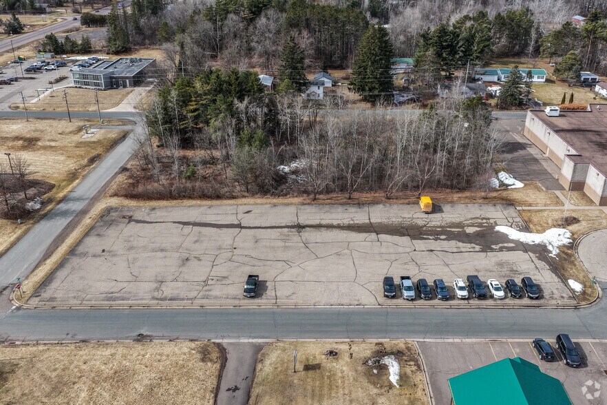 More Photos Of 400 W 9th St N, Ladysmith General Retail For Sale