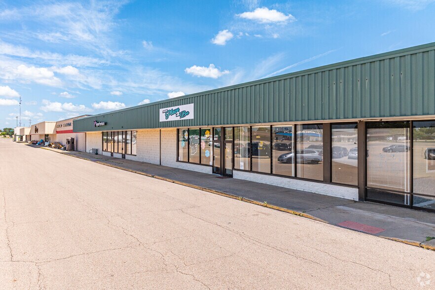 Primary Photo Of 2-20 Northpoint Dr, Streator General Retail For Sale