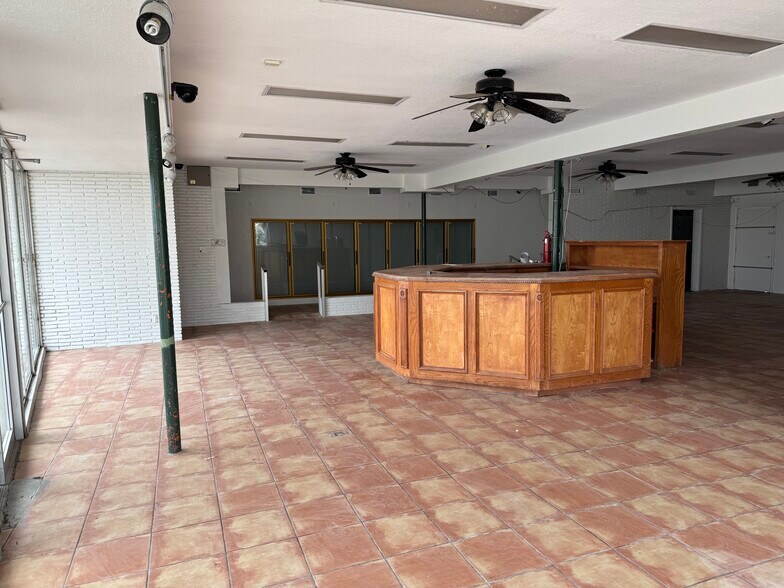 More Photos Of 764 Boca Chica Blvd, Brownsville Freestanding For Lease