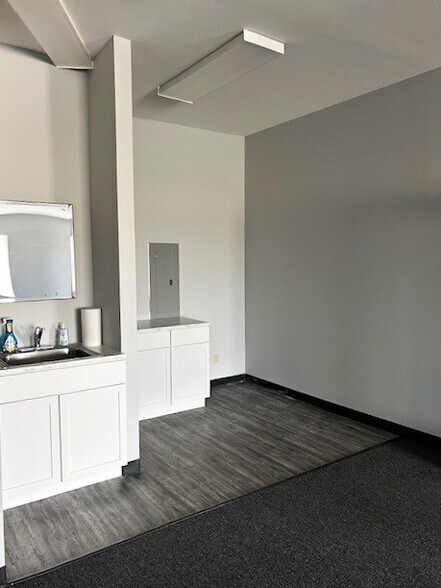 More Photos Of 2310-2320 N Highway 66, Catoosa Office For Sale