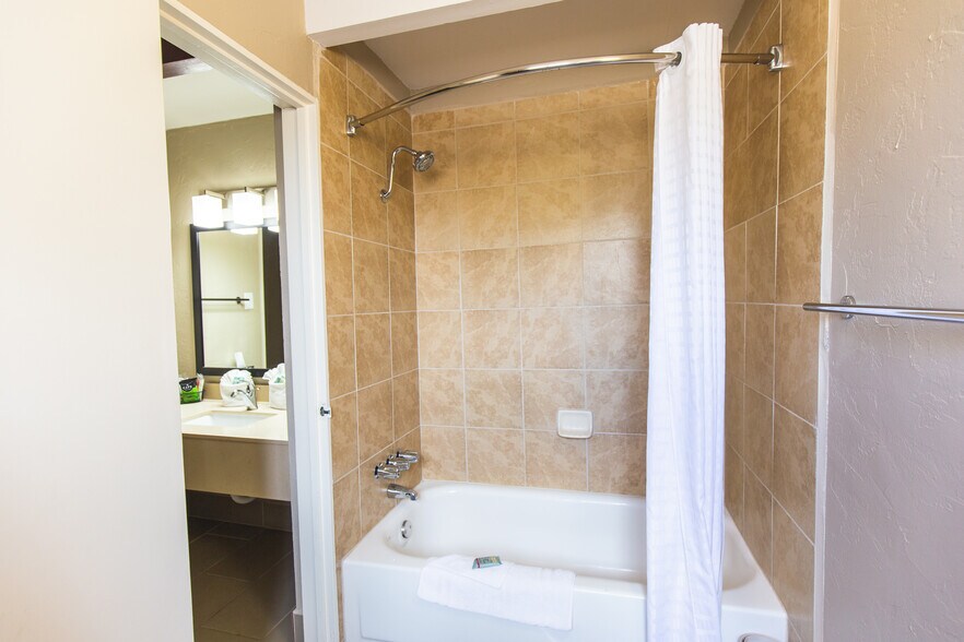 More Photos Of 1765 S Main St, Las Cruces Hotel For Sale