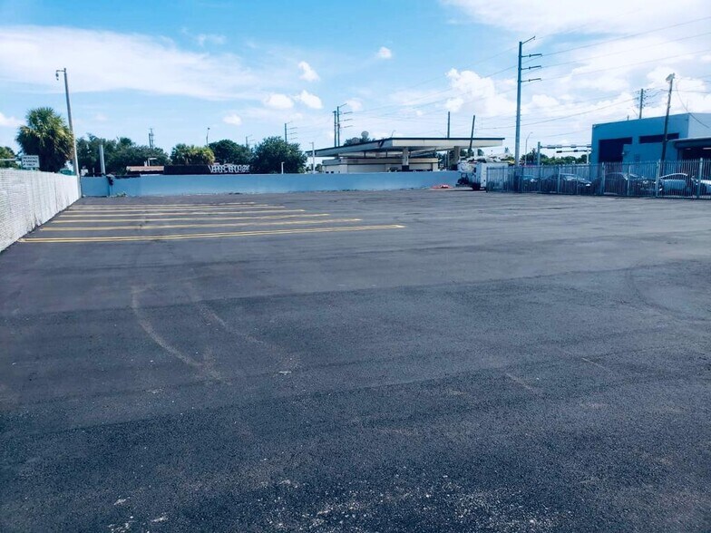 More Photos Of 650 NW 105th St, Miami Warehouse For Lease