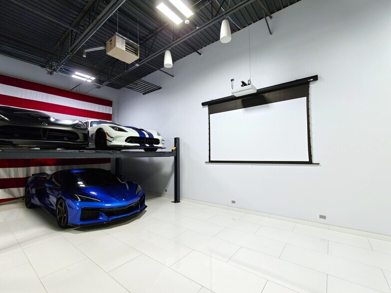 More Photos Of 165 Prairie Lake Rd, East Dundee Warehouse For Sale