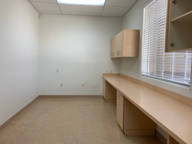 More Photos Of 35400 Bob Hope Dr, Rancho Mirage Medical For Sale