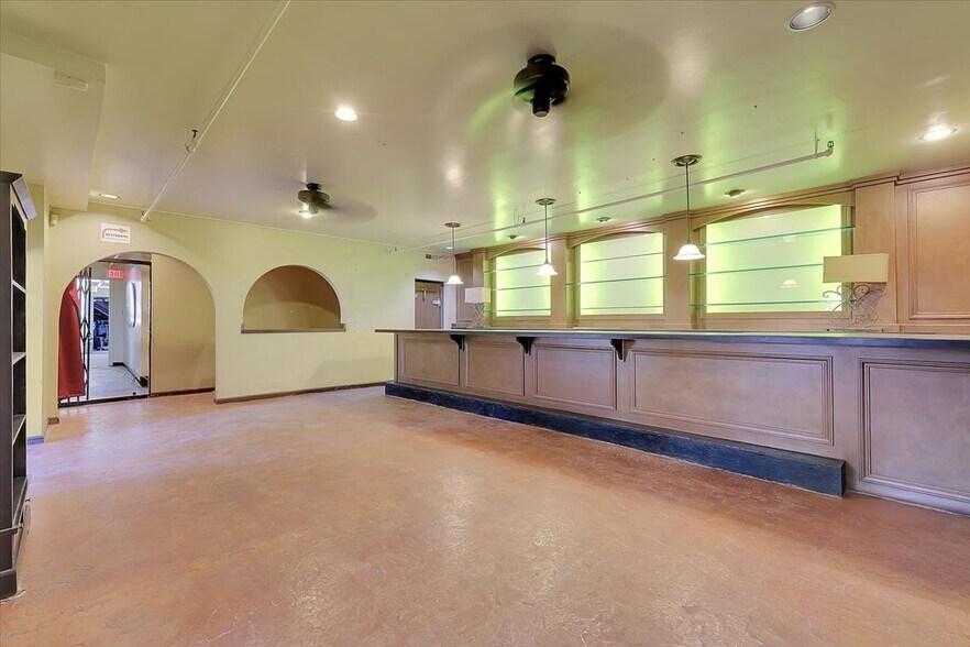 More Photos Of 900-906 2nd St, Sacramento Storefront For Lease