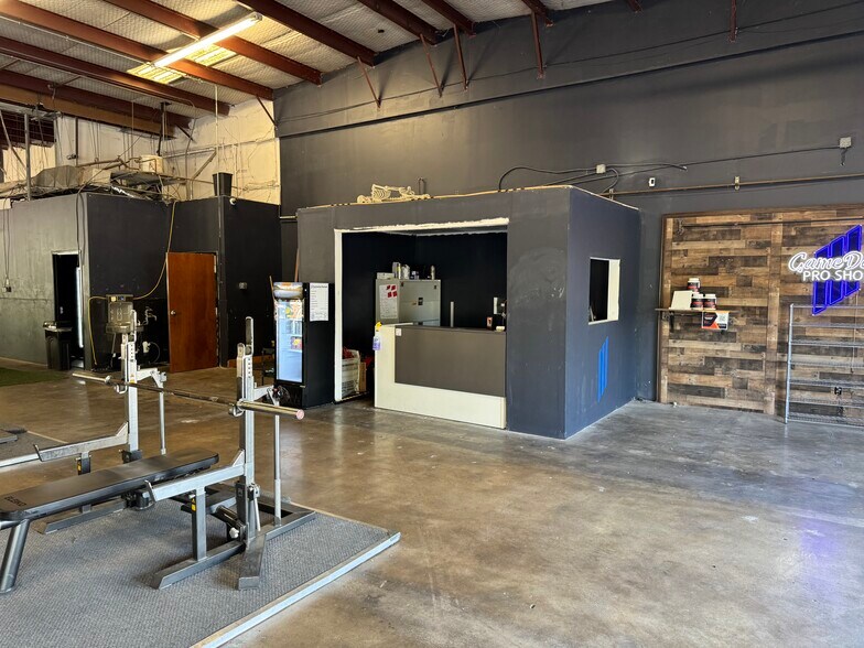 More Photos Of 1106 Smith Rd, Austin Warehouse For Lease