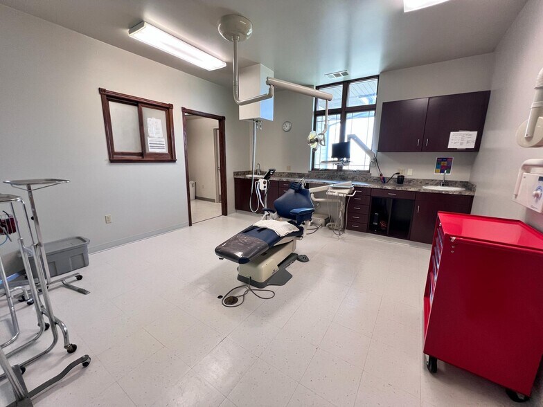 More Photos Of 202 Diamond Springs Trl, Ogallala Medical For Sale