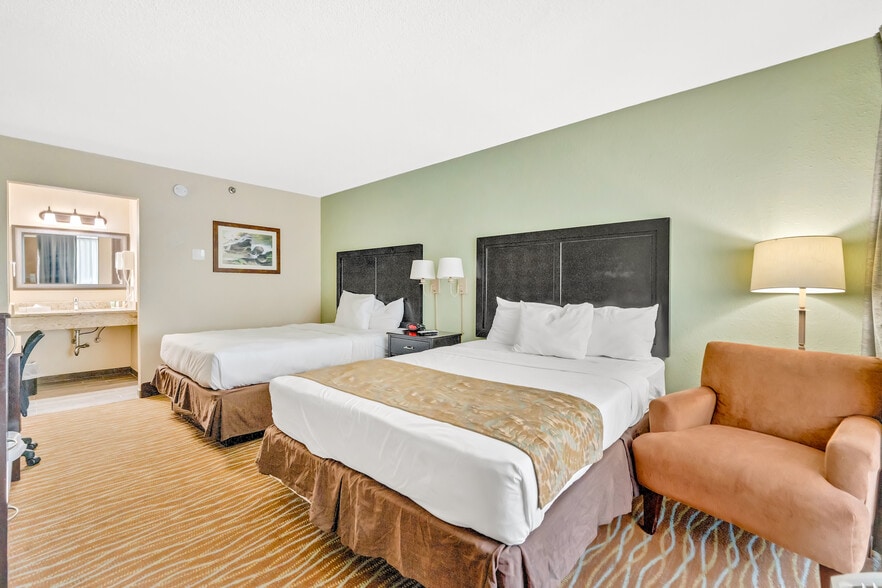 More Photos Of 201 Sugarloaf Rd, Hendersonville Hotel For Sale