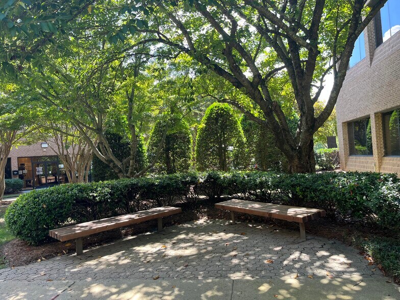 More Photos Of 4025 University Pky, Winston-Salem Unknown For Lease