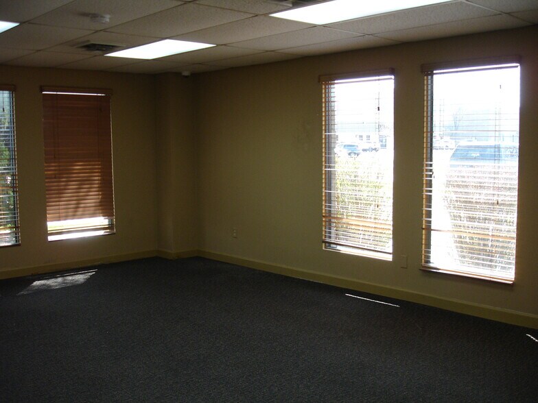 More Photos Of 2635 Hemstock St, La Crosse Office For Lease