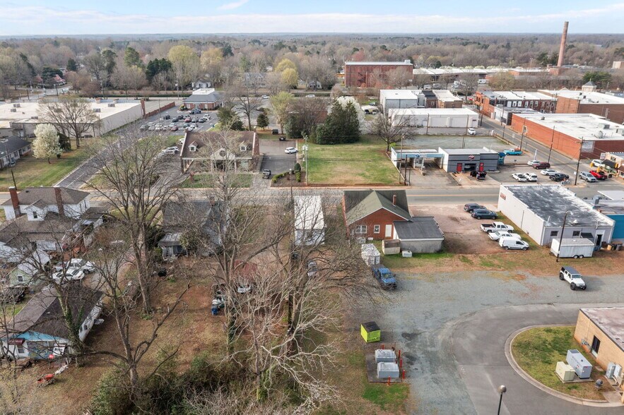 More Photos Of 215 Burlington Ave, Gibsonville Flex For Sale
