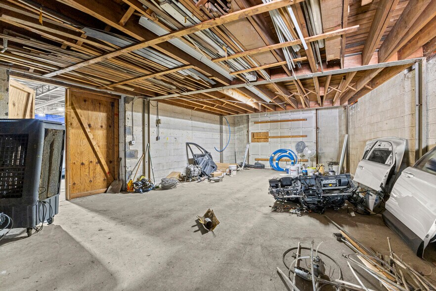 More Photos Of 12950 Lyndon Ave, Detroit Warehouse For Lease