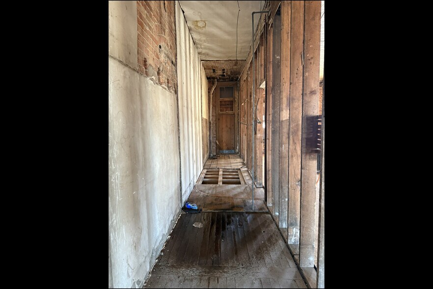 More Photos Of 115 N Main St, Lindsborg General Retail For Sale