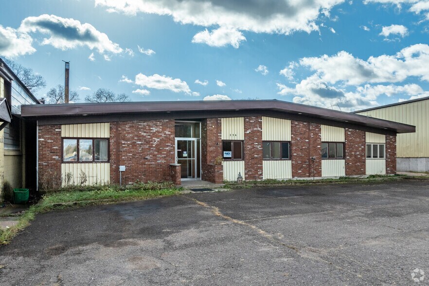 Primary Photo Of 236 S 2nd St, Butternut Distribution For Lease