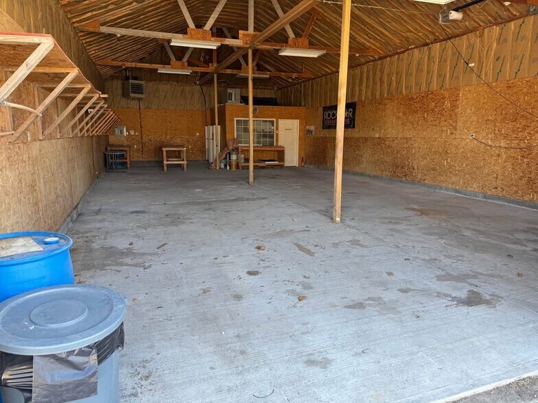 More Photos Of 1175 N Independence St, Harrisonville Warehouse For Lease