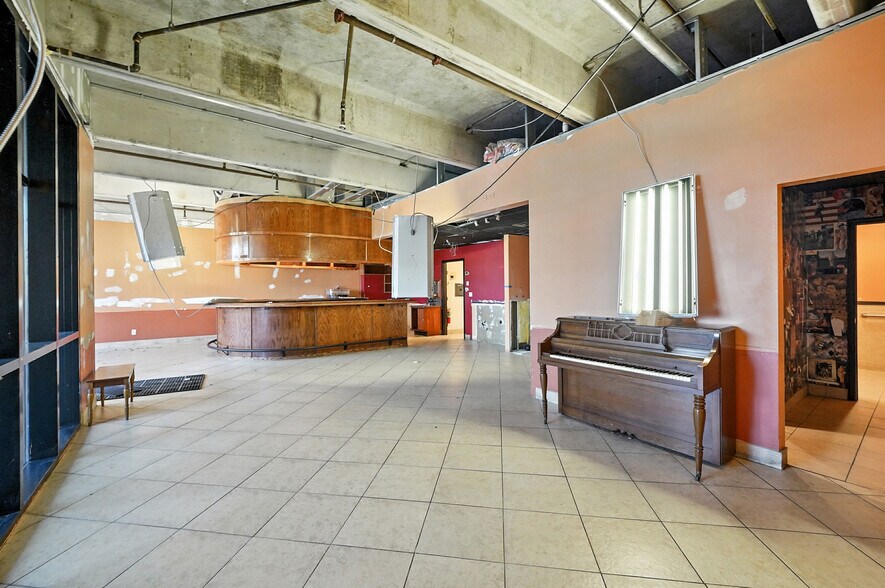 More Photos Of 320 1st St N, Jacksonville Beach Office Residential For Sale