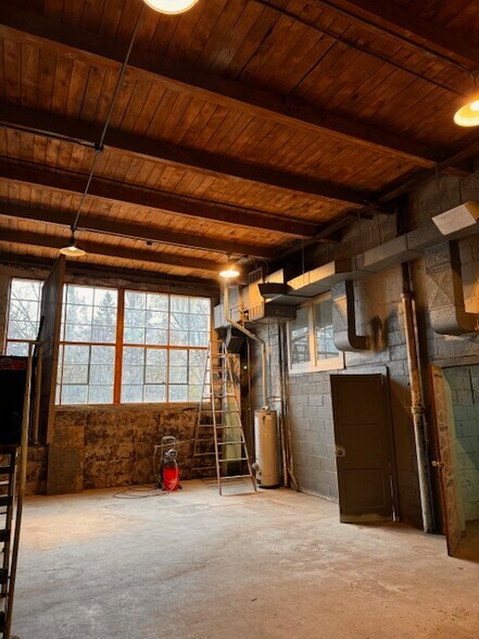 More Photos Of 1032-1038 12th Ave, Grafton Flex For Lease