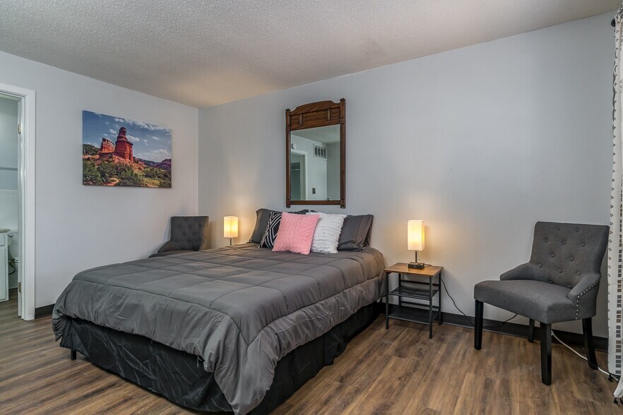 More Photos Of 912 N Hwy 87, Tulia Hotel For Sale