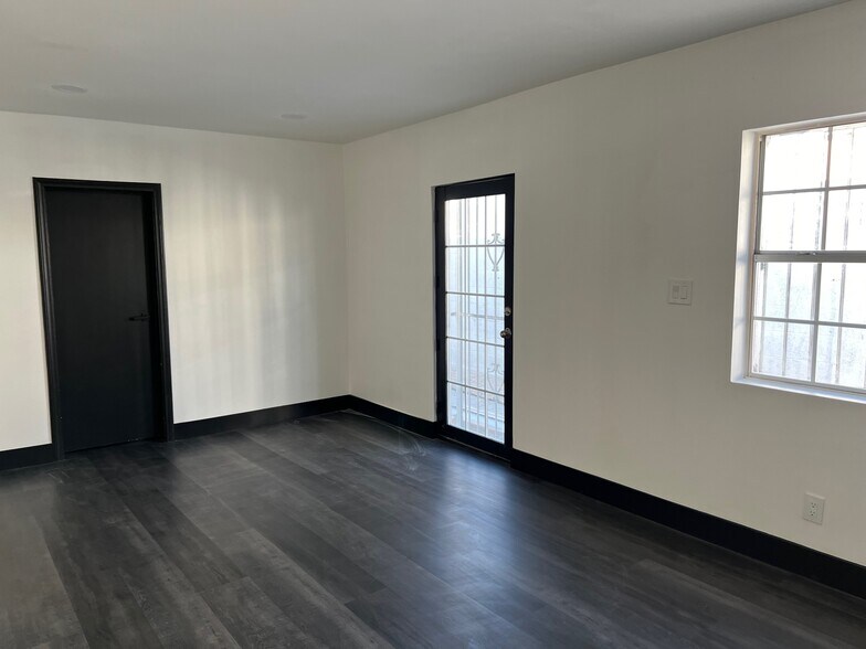 More Photos Of 530 S 7th St, Las Vegas Office Residential For Lease