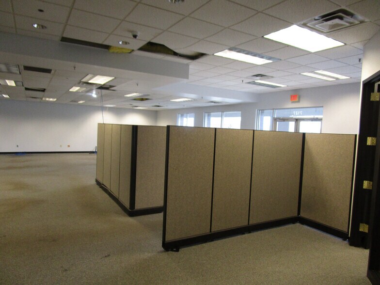 More Photos Of 7127-7133 Riverside Pky, Tulsa Office For Sale