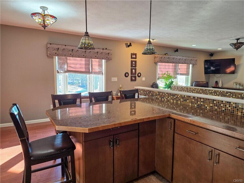 More Photos Of 337 N Peterboro St, Canastota Flex For Sale