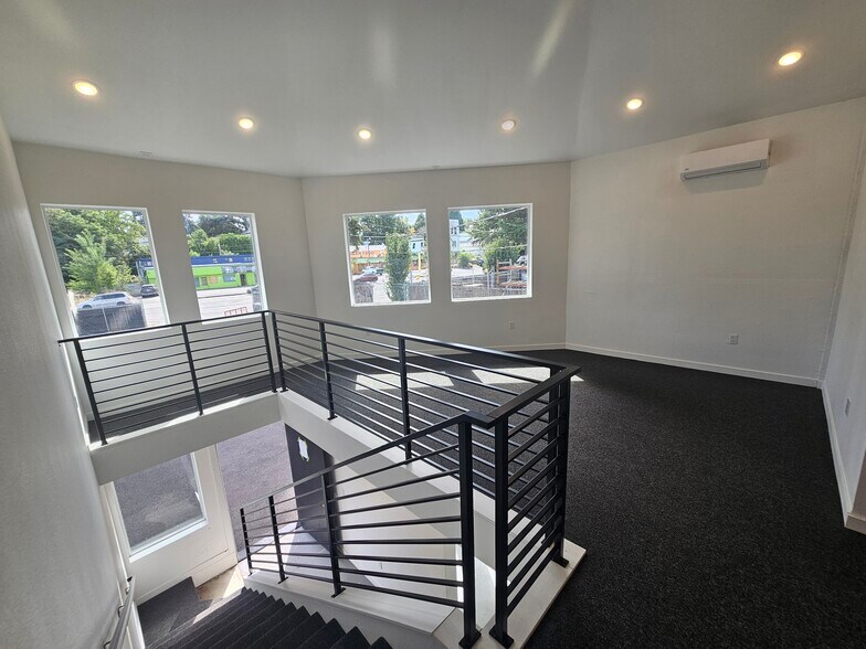 More Photos Of 5833 NE Portland Hwy, Portland Flex For Sale