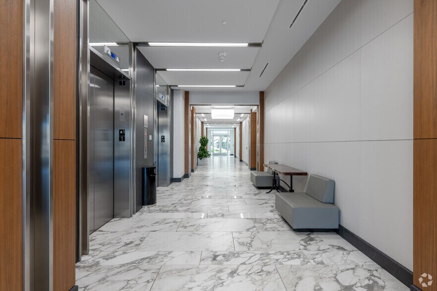 More Photos Of 19122 N US Highway 281, San Antonio Office For Lease