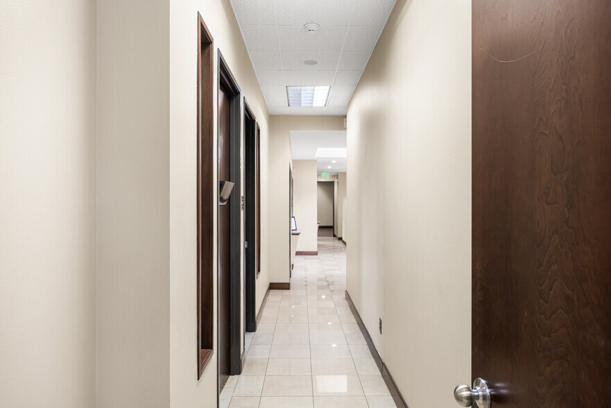 More Photos Of 2525 W Woodland Dr, Anaheim Light Distribution For Lease