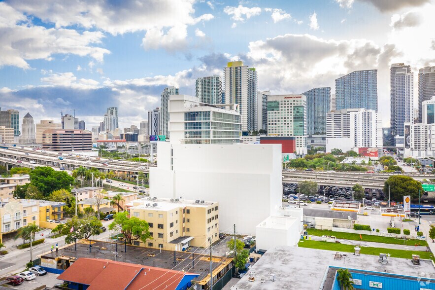 More Photos Of 420 SW 7th St, Miami Office For Lease