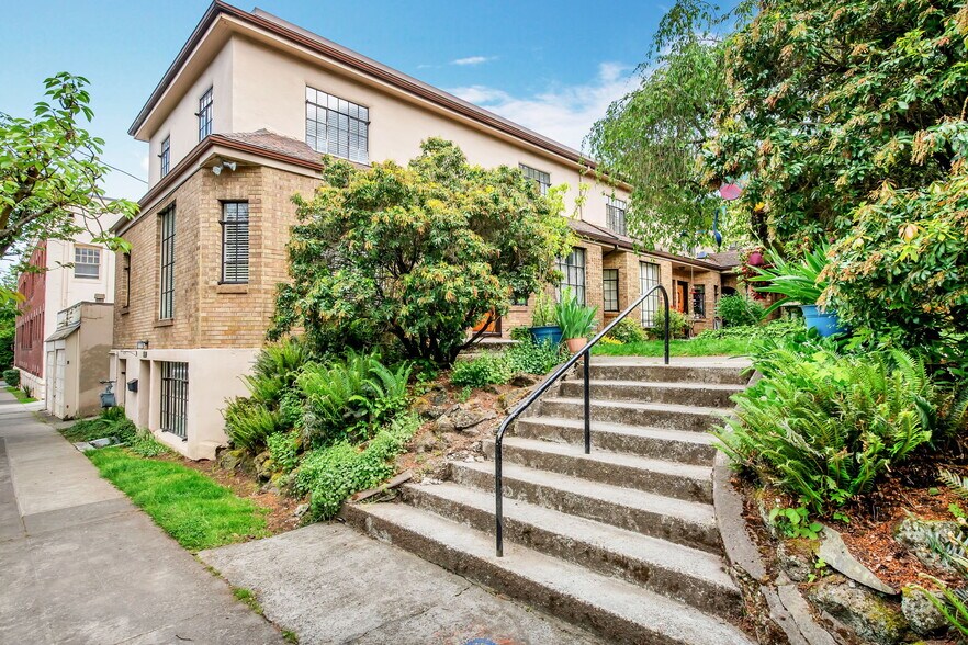 More Photos Of 2336 NW Pettygrove St, Portland Apartments For Sale