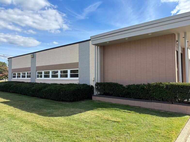 More Photos Of 1208 Columbus Rd, Burlington Warehouse For Lease