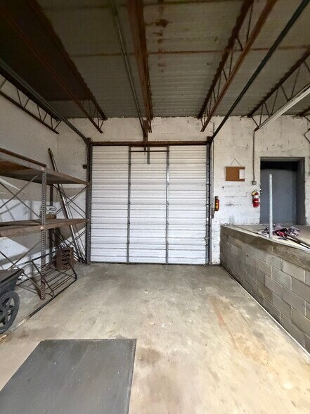 More Photos Of 156 Main St, Warsaw Freestanding For Lease