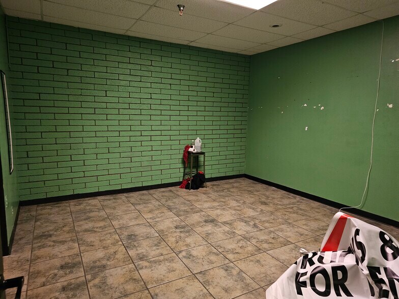 More Photos Of 953 E Sahara Ave, Las Vegas Storefront For Sale