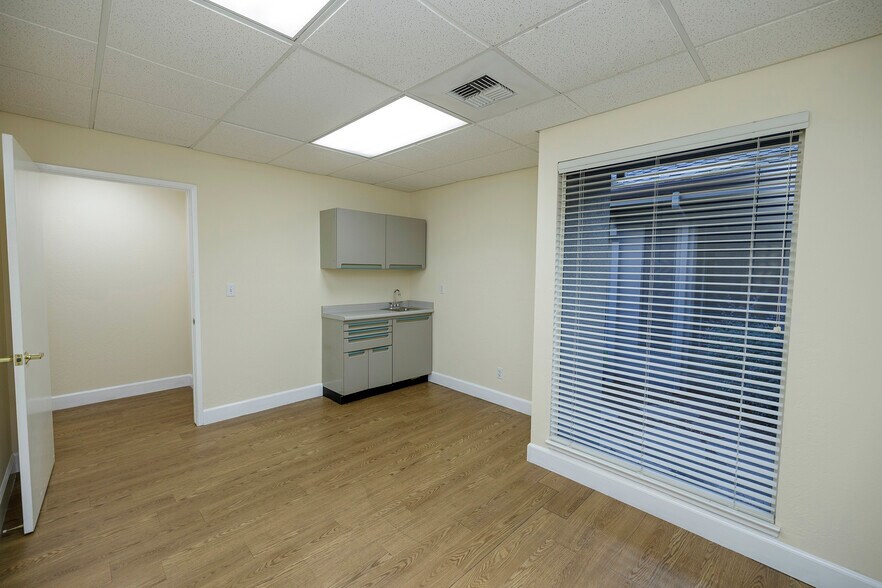 More Photos Of 1130 Coffee Rd, Modesto Medical For Sale