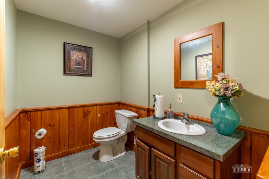 More Photos Of 1915 Saranac Ave, Lake Placid General Retail For Sale