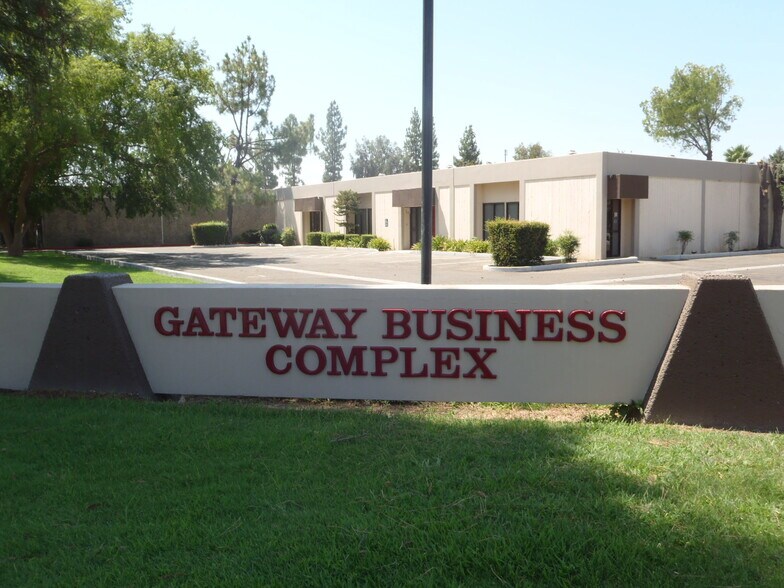 Primary Photo Of 4980-5010 E University Ave, Fresno Light Distribution For Lease