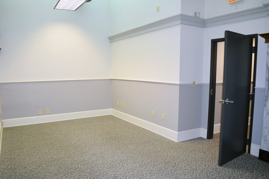 More Photos Of 68 St Francis St, Mobile Office For Lease