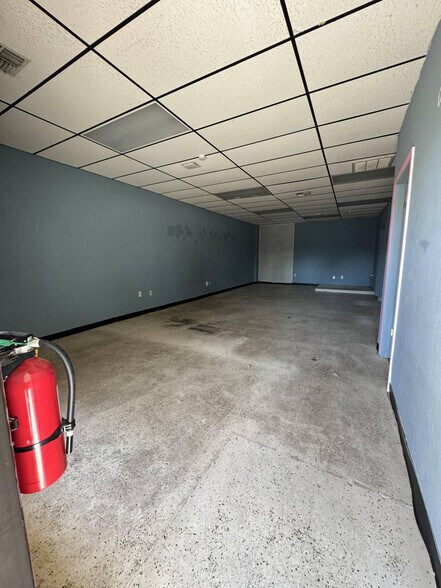 More Photos Of 2120 Collier Ave, Fort Myers Unknown For Lease