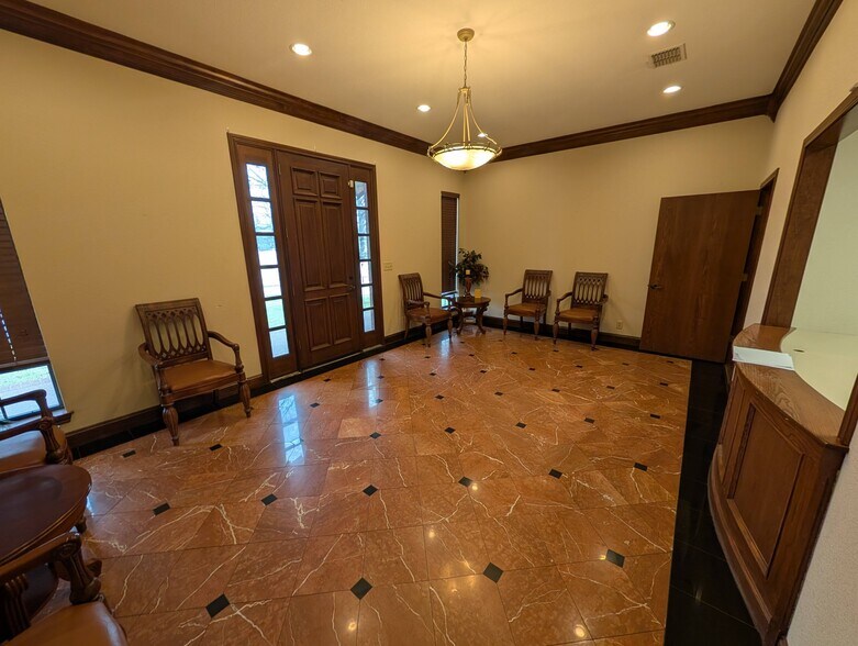 More Photos Of 3640 W Waco Dr, Waco Office For Lease