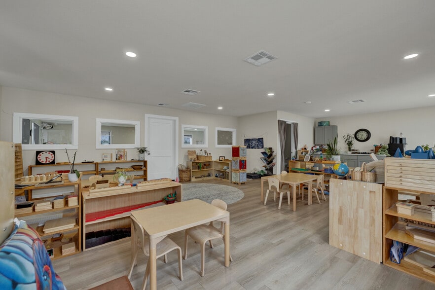 More Photos Of 715 W Hopkins St, San Marcos Daycare Center For Sale