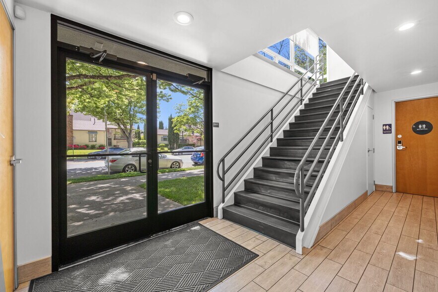 More Photos Of 2431 Capitol Ave, Sacramento Loft Creative Space For Lease