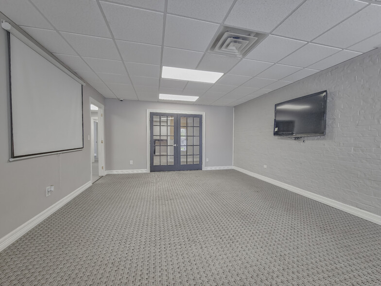 More Photos Of 6001 Nw Expressway, Oklahoma City Office For Sale