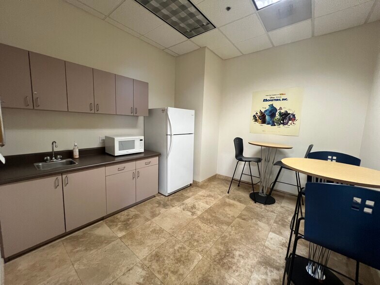 More Photos Of 1736 E Francis St, Ontario Warehouse For Sale