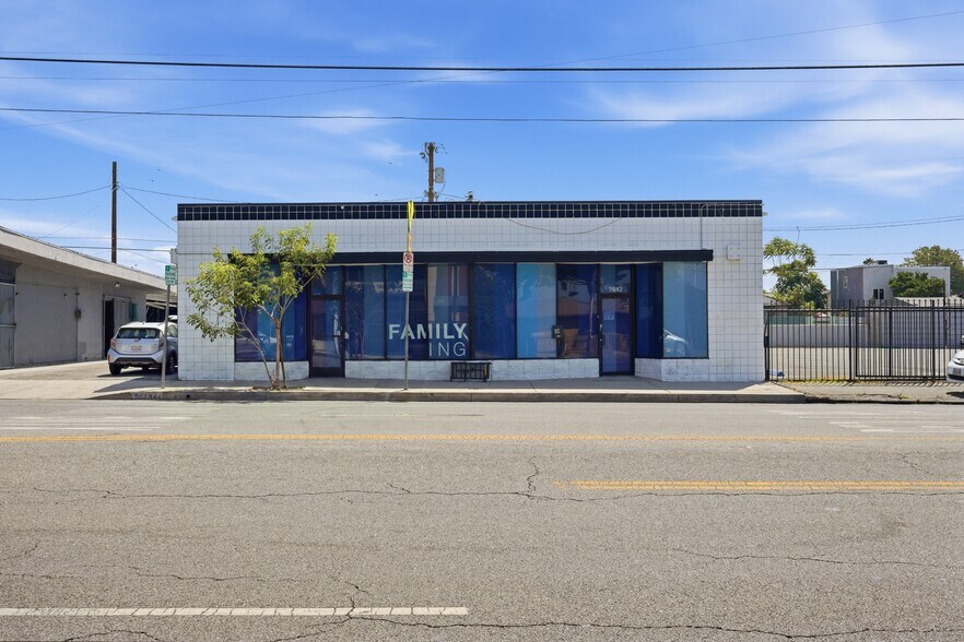 Primary Photo Of 7842 Lankershim Blvd, North Hollywood Showroom For Sale