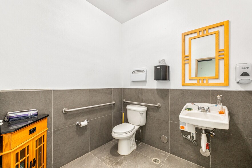 More Photos Of 3301 Micro Pl, Palm Springs Manufacturing For Lease