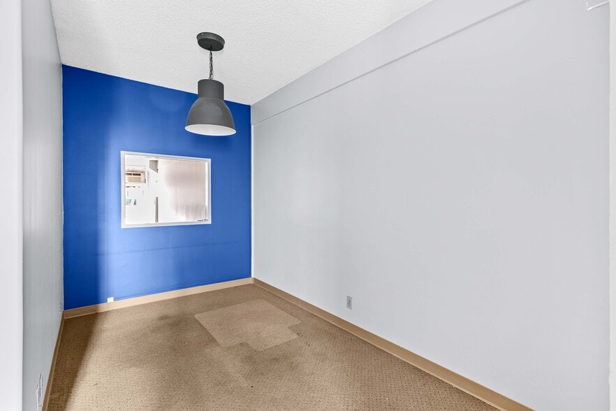 More Photos Of 513 E Broadway, Glendale Storefront For Lease