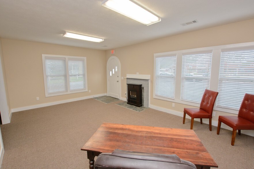 More Photos Of 401 Bankhead Hwy, Carrollton Office For Lease