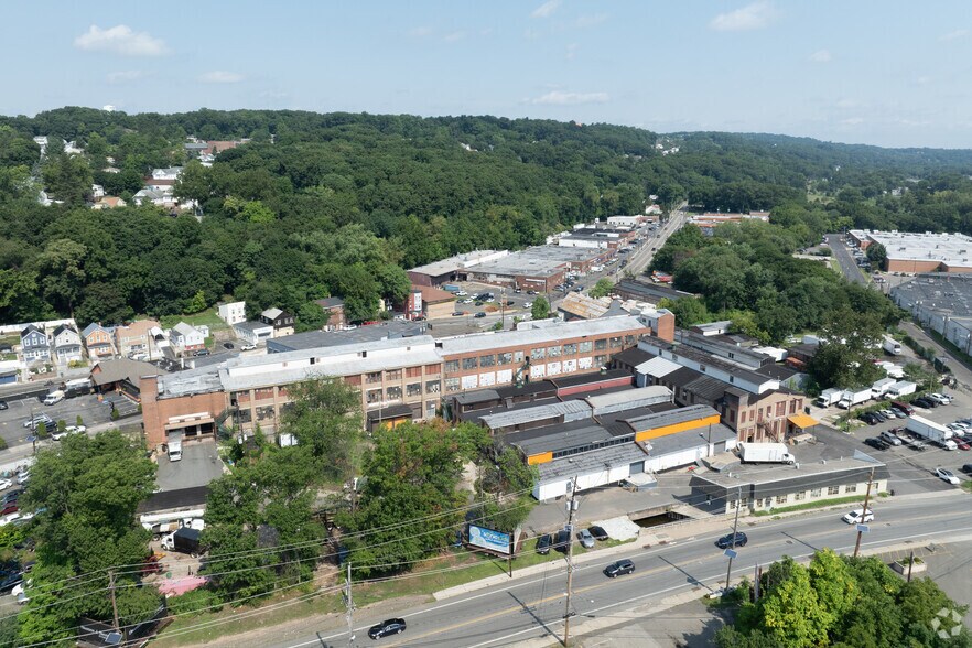 More Photos Of 85 Wagaraw Rd, Hawthorne Manufacturing For Lease