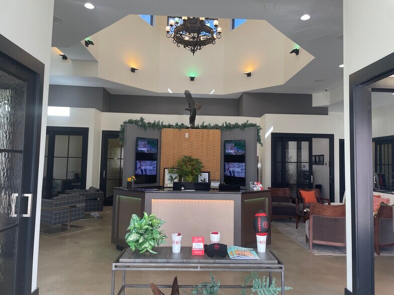 More Photos Of 7373 Comfort Inn Dr, Warrenton General Retail For Lease